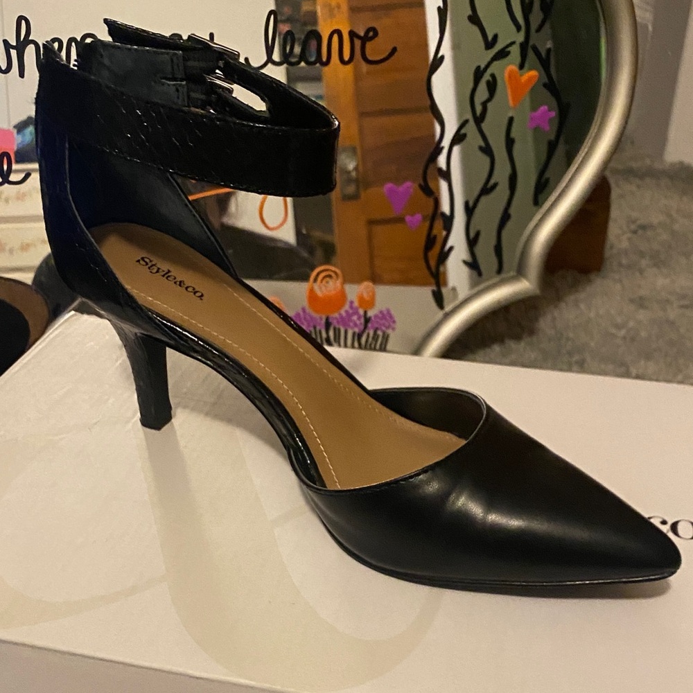 Style & Co. Black Pointed Toe Heels